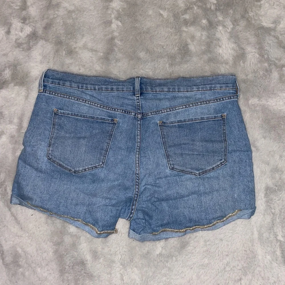Old Navy jean shorts! Mom fit - Picture 2 of 3